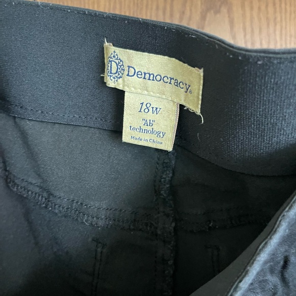 Women's Black Jeans - Picture 6 of 6